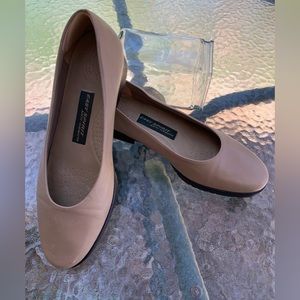 Comfy flats Easy Spirit Anti Gravity tan beige 8 1/2 women’s shoes